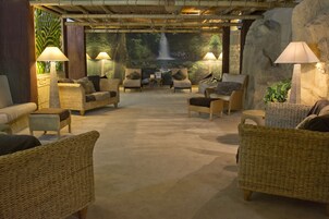 Sauna, boblebad, dampbad, kropsbehandlinger, hot stone-massage