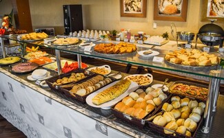 包含每日自助早餐