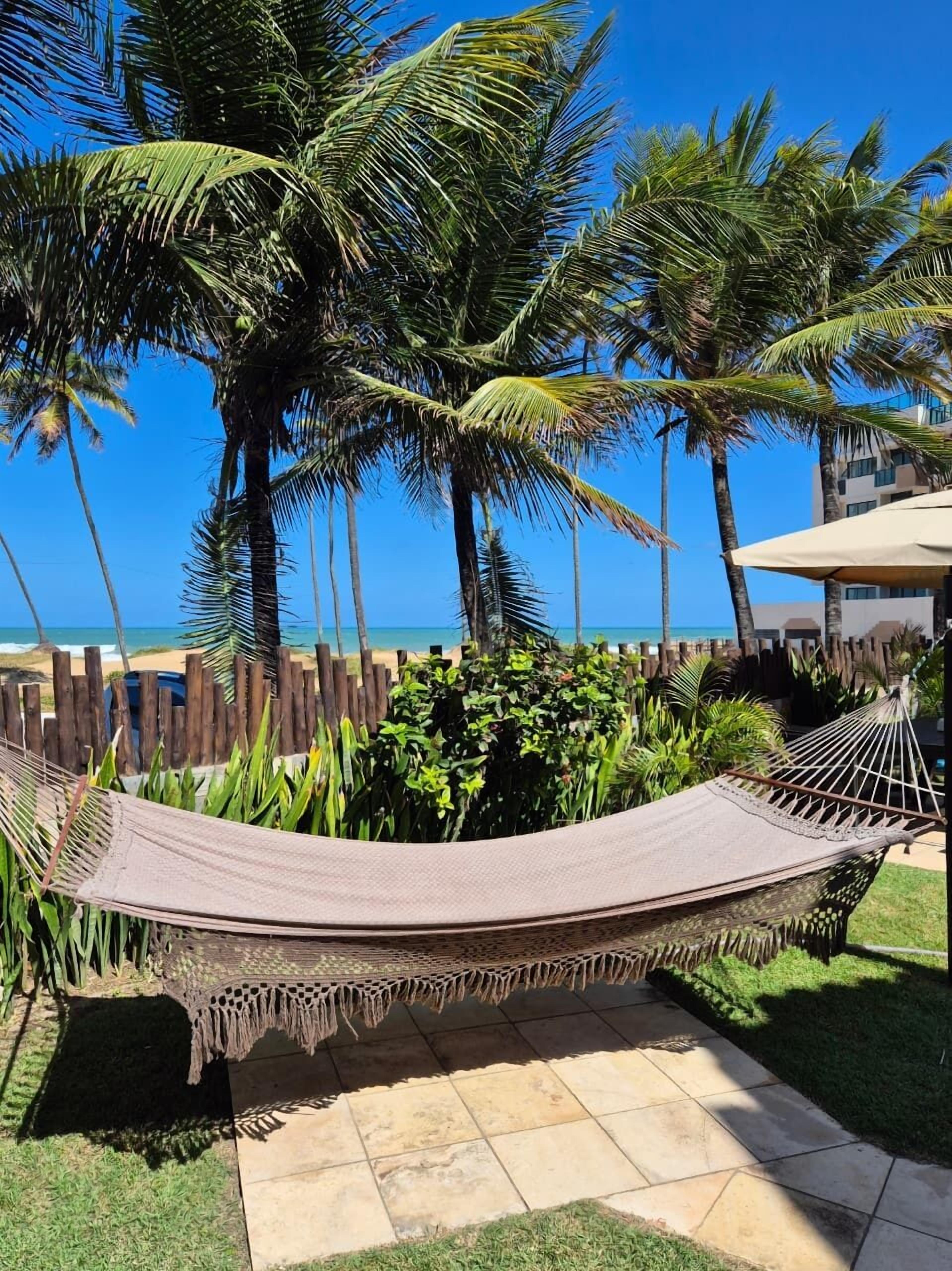 Een 32-inch lcd-televisie met kabelzenders en televisie