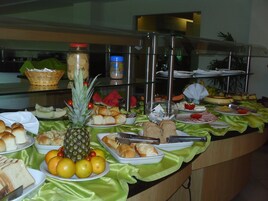 Desayuno buffet incluido todos los días 