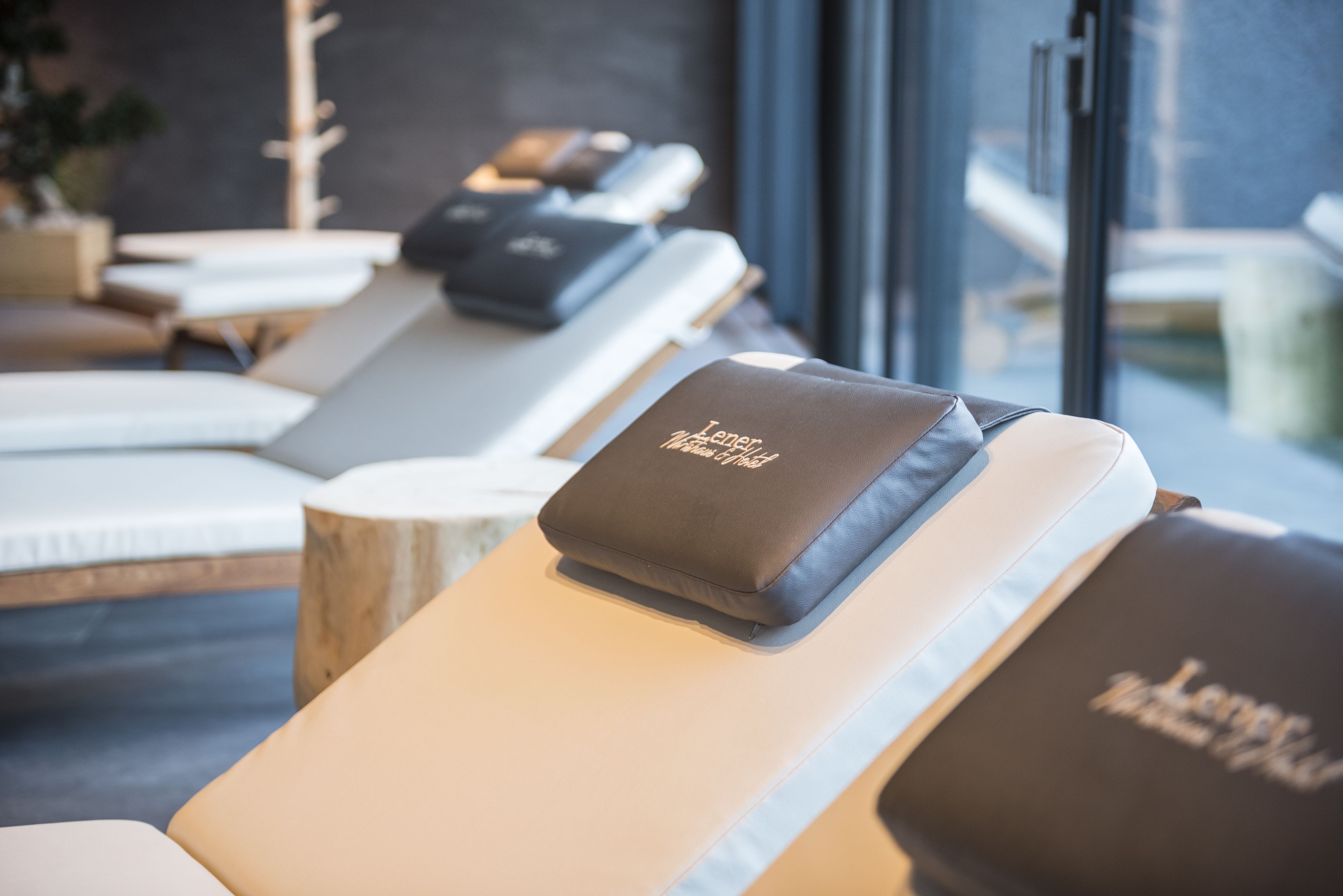 A massage chair with a cushion labeled "Linger."