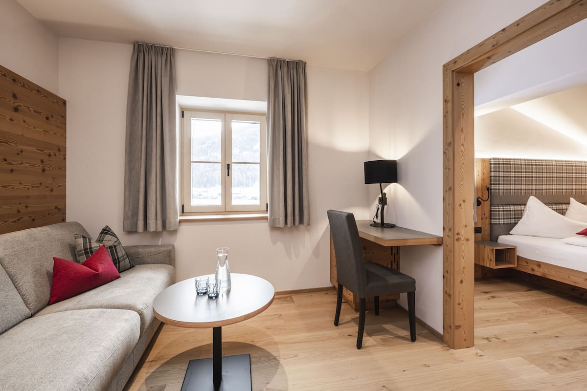 junior suite | 2 bedrooms, minibar, in-room safe, desk