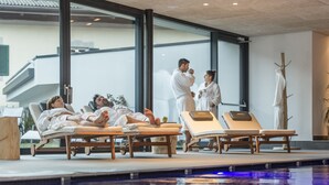 A spa area with massage tables and a pool. - Lener Wirtshaus & Hotel (Campo di Trens)