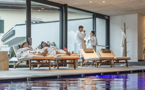 Indoor pool, pool umbrellas, pool loungers - Lener Wirtshaus & Hotel (Campo di Trens)