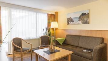 Nhà liên kế Gallery, 1 giường đôi và sofa giường | Bộ đồ giường kháng dị ứng, két bảo mật tại phòng