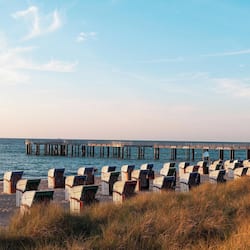 Accommodatie ligt op het strand, waterskiën, windsurfen, beachvolleybal