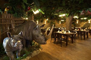 6 restaurants, breakfast, lunch, dinner served; Italian cuisine