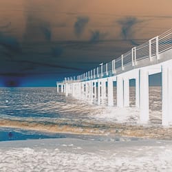 Accommodatie ligt op het strand, waterskiën, windsurfen, beachvolleybal