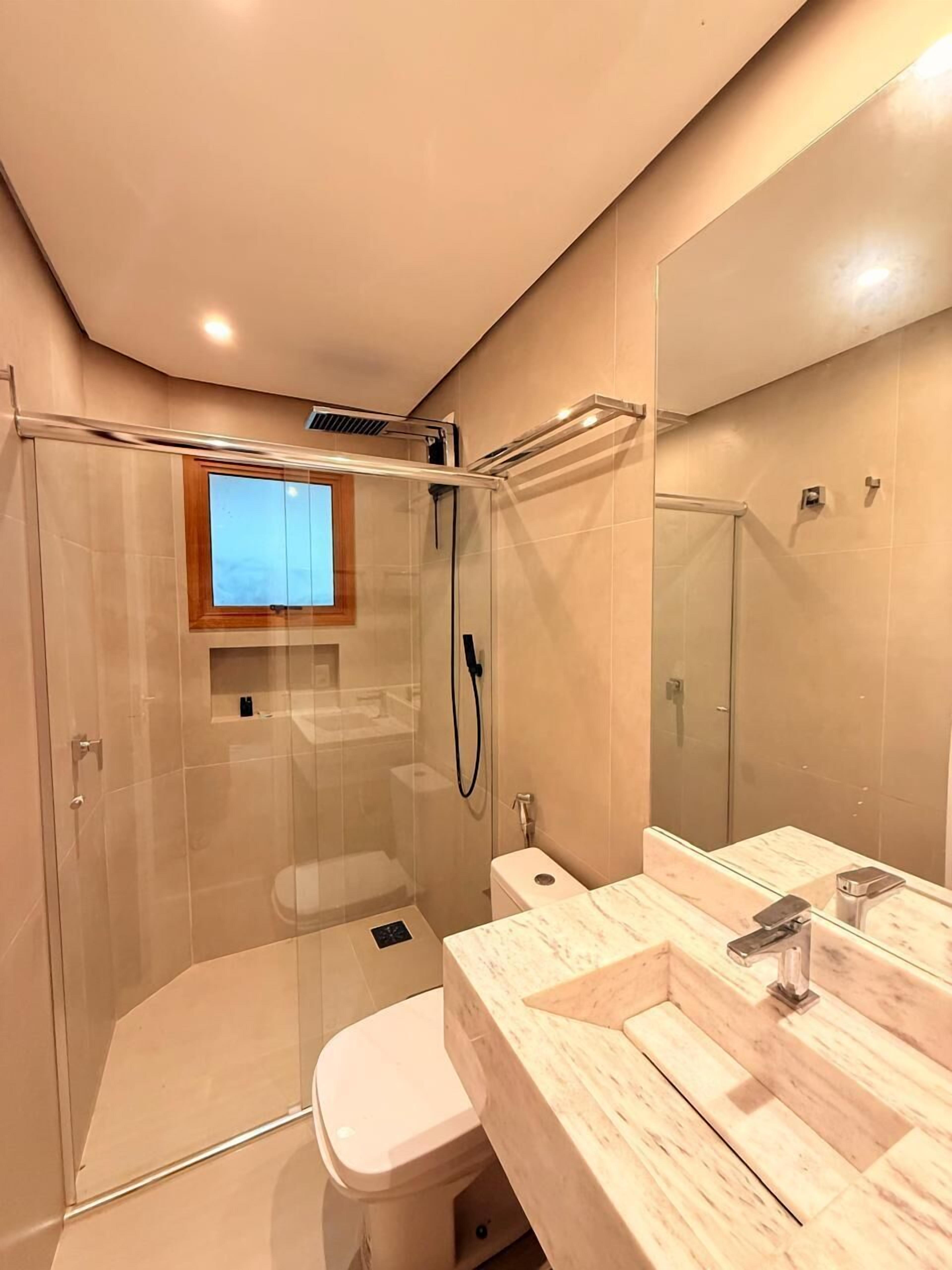 Master Room | Bathroom | Shower, free toiletries, towels, soap