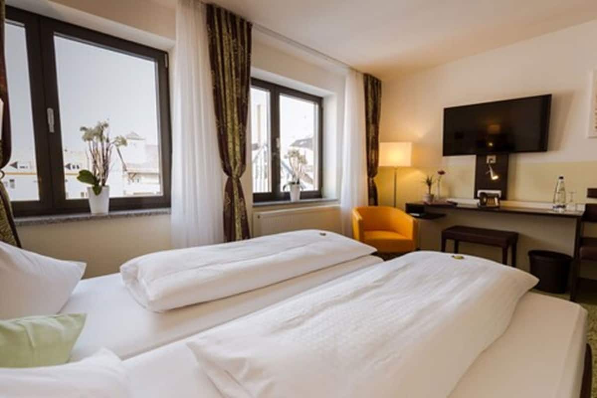 Literie de qualité supérieure, coffres-forts dans les chambres, bureau