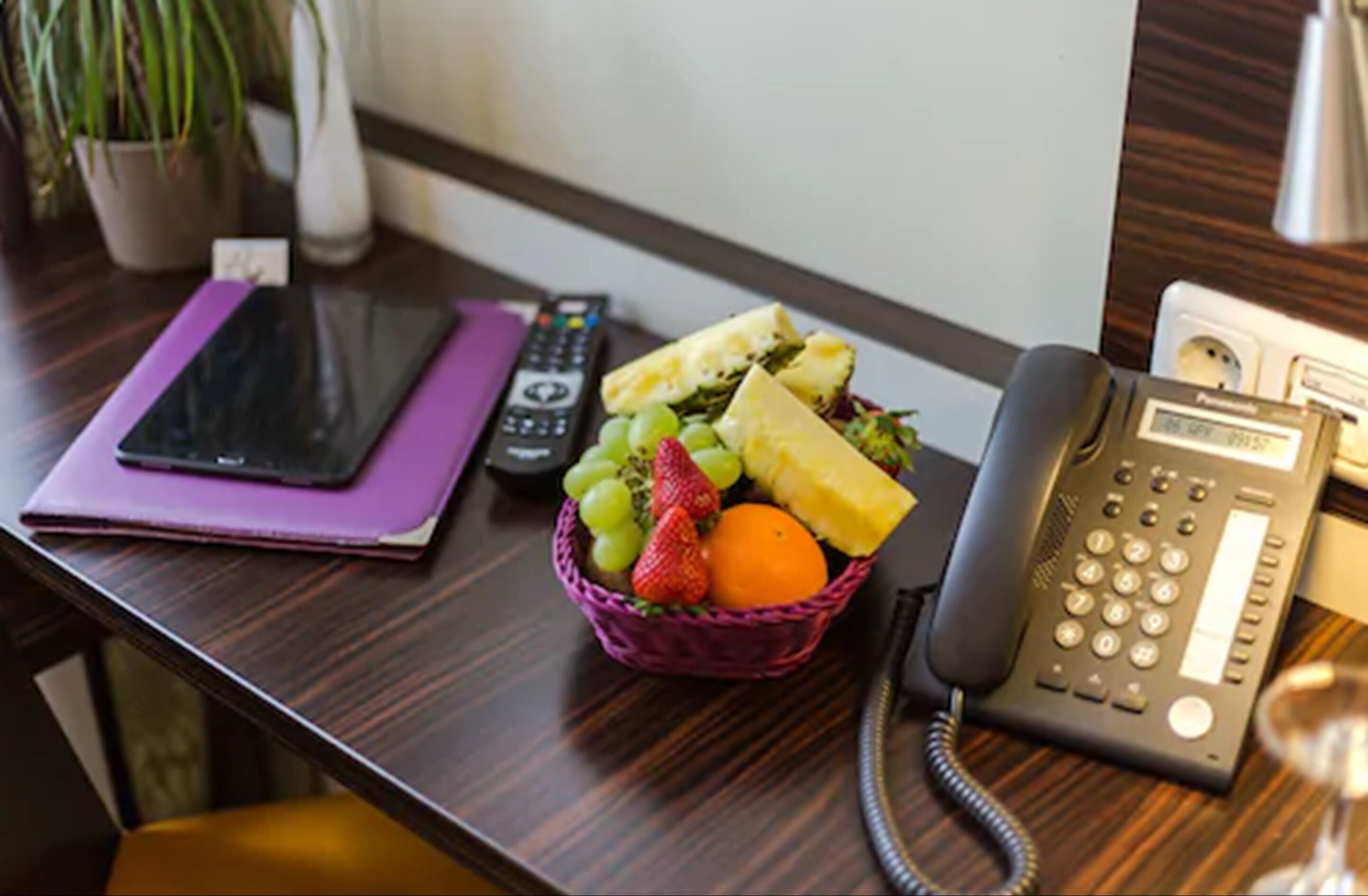 standard single room | premium bedding, in-room safe, desk, blackout curtains