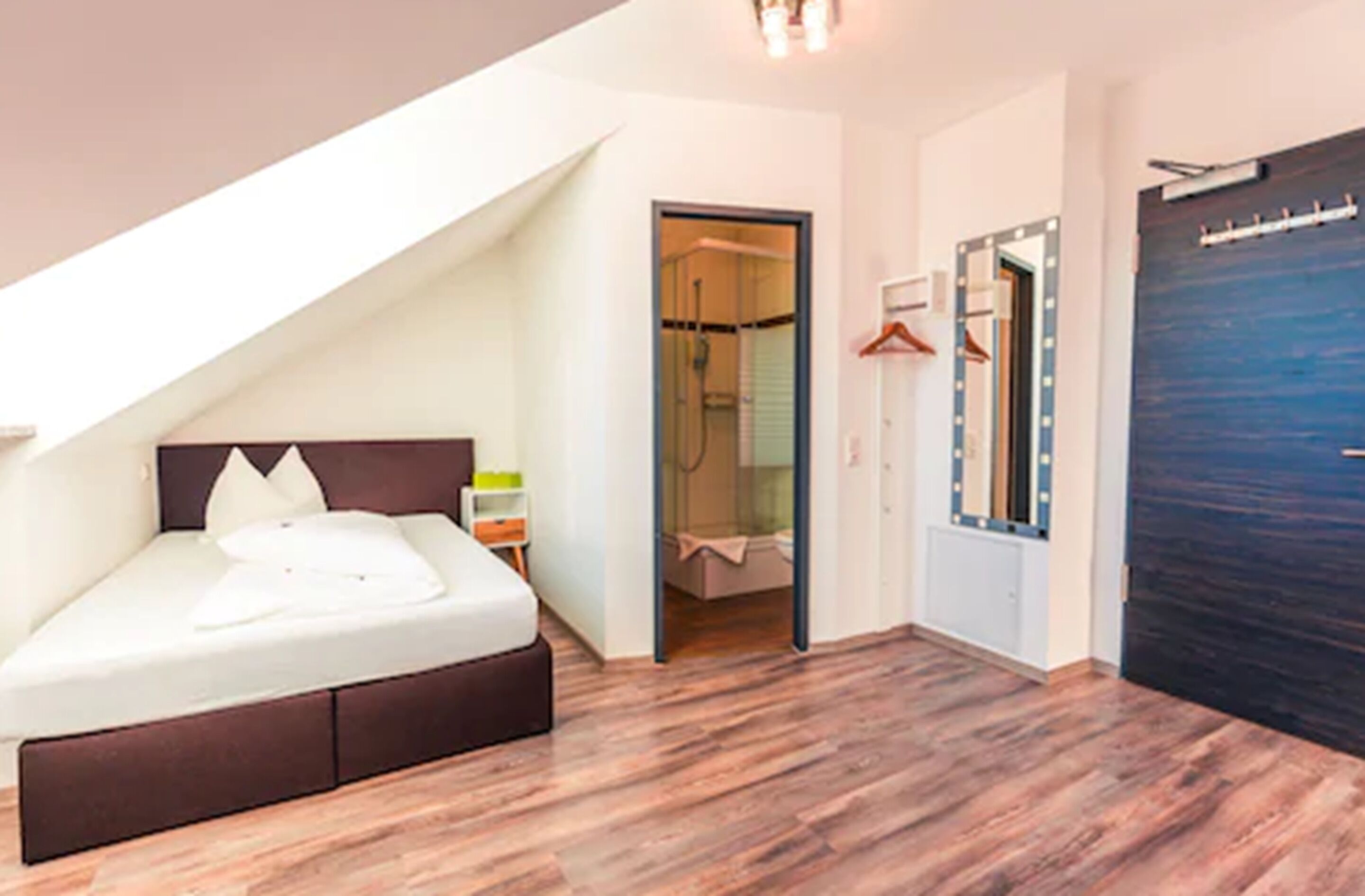 standard single room | room amenity