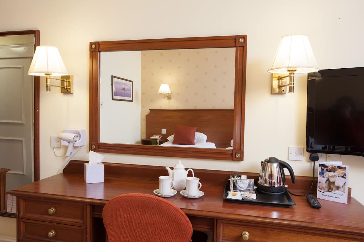 Coffres-forts dans les chambres, bureau, Wi-Fi gratuit, draps fournis