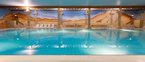 2 indoor pools, outdoor pool, sun loungers