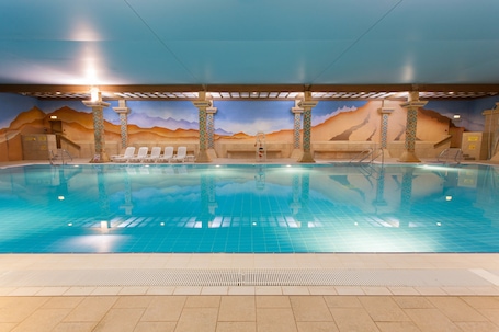 2 indoor pools, outdoor pool, sun loungers