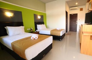 Deluxe Room | Desk, free WiFi, bed sheets - Sandat Hotel Kuta (Kuta)