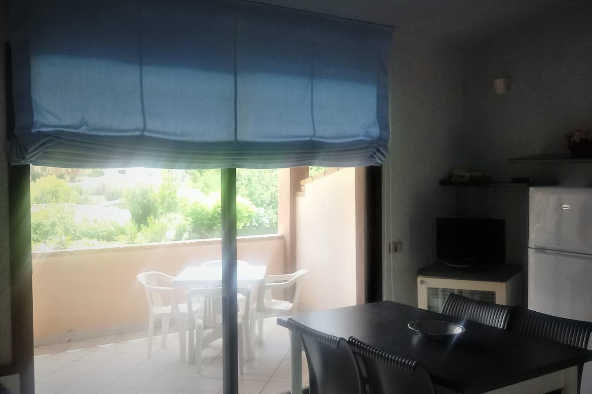 Comfort-Apartment, Gartenblick | Wohnbereich | 21-Zoll-Flachbildfernseher mit Digitalempfang