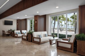 Lobby sitting area - Blue Haven Resort - All-Inclusive (Providenciales)