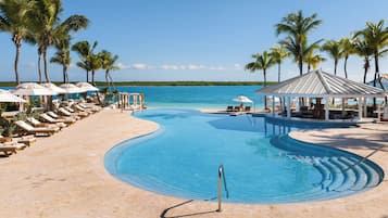 4 bares/lounges, bar molhado, bar ao lado da piscina