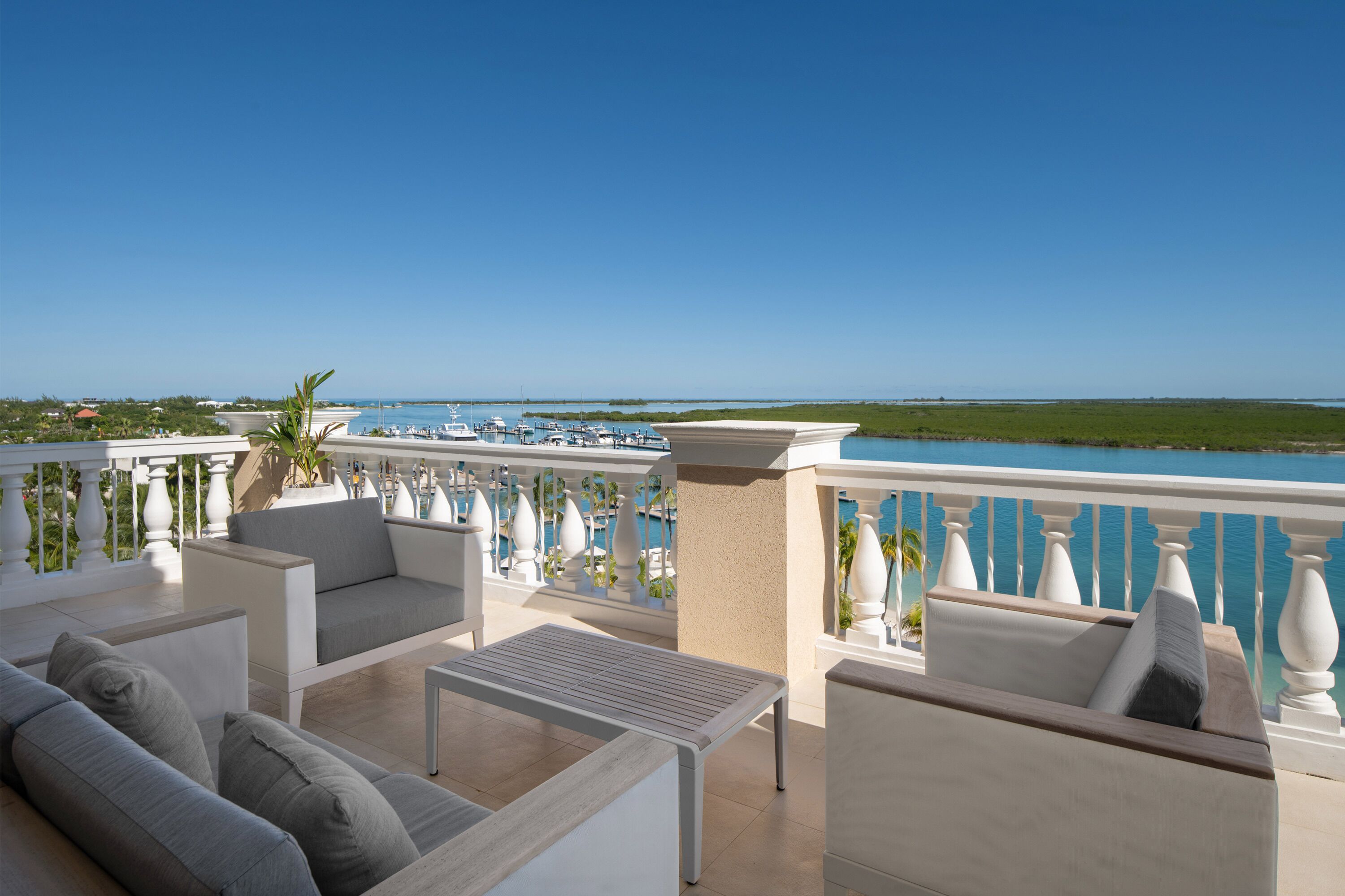 Two Bedroom Oceanfront Balcony Penthouse | Balcón