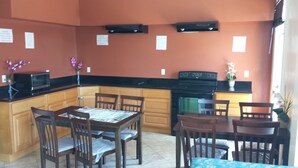 Breakfast area - El Capitan Hotel (San Francisco)