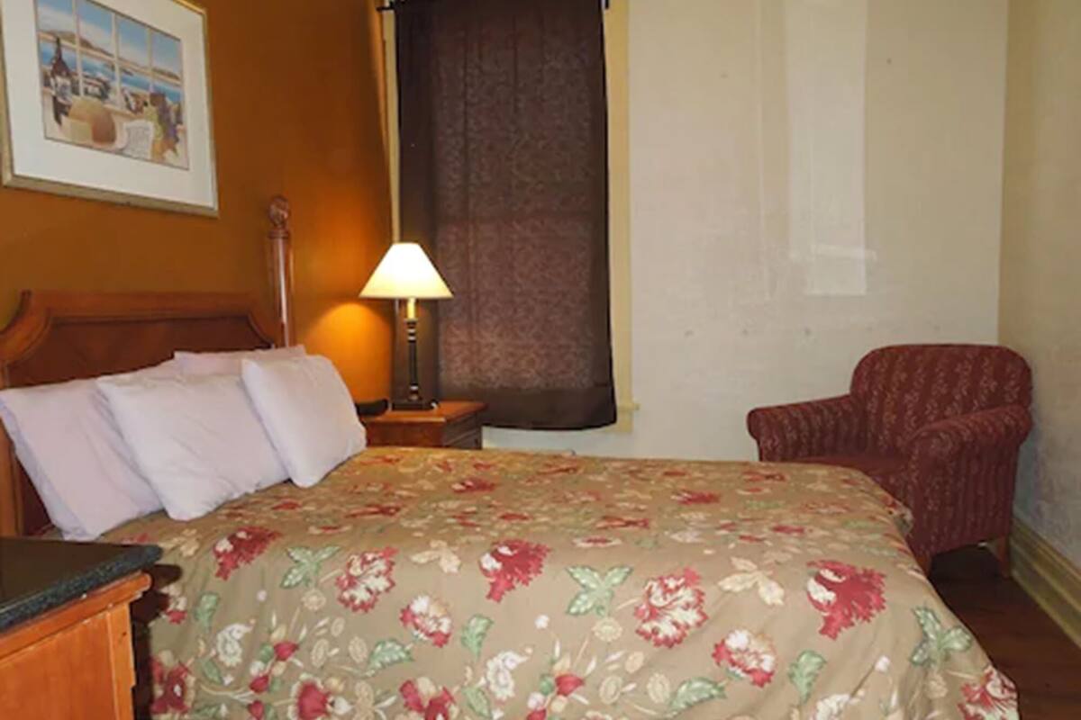 In-room safe, iron/ironing board, free WiFi