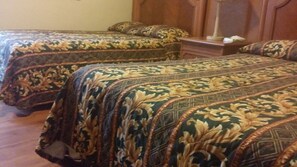 Standard Room, 2 Double Beds, Shared Bathroom | In-room safe, iron/ironing board, free WiFi - El Capitan Hotel (San Francisco)