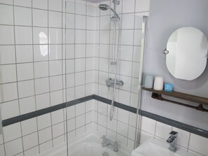 Double Room, Ensuite (Room 4) | Bathroom - Stone's Throw Guesthouse (Weymouth)