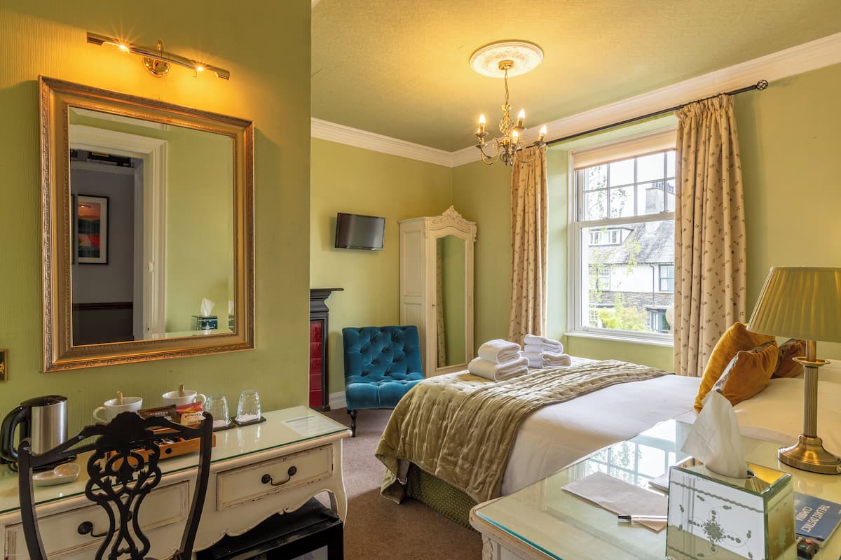 Superior Double Room, 1 King Bed | مكتب ومساحة عمل للكمبيوتر المحمول ومكواة/لوح كي وواي فاي مجانًا