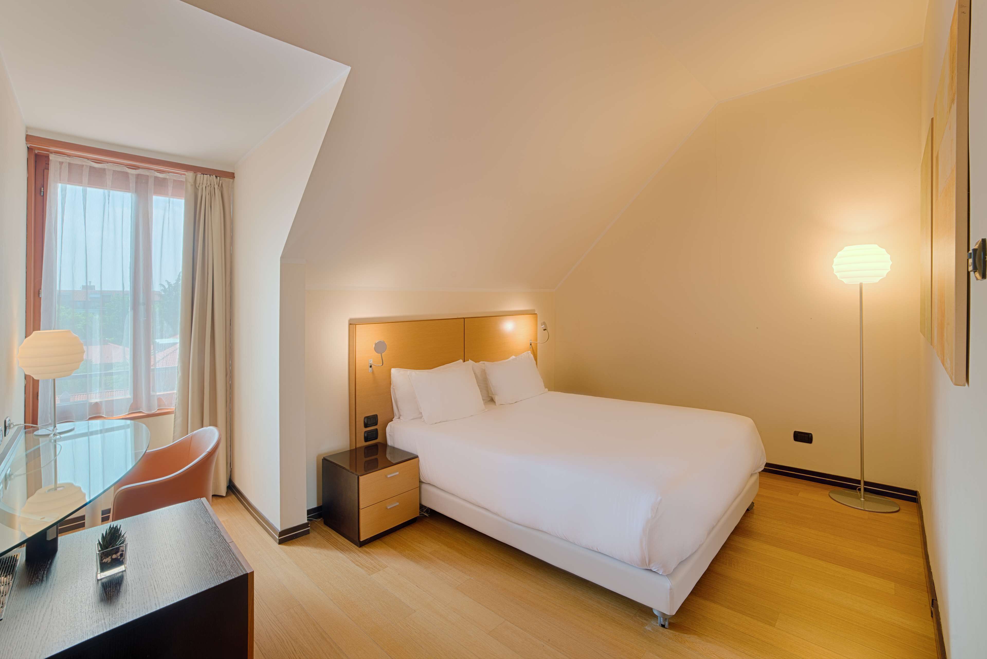 apartment | down duvets, minibar, in-room safe, desk