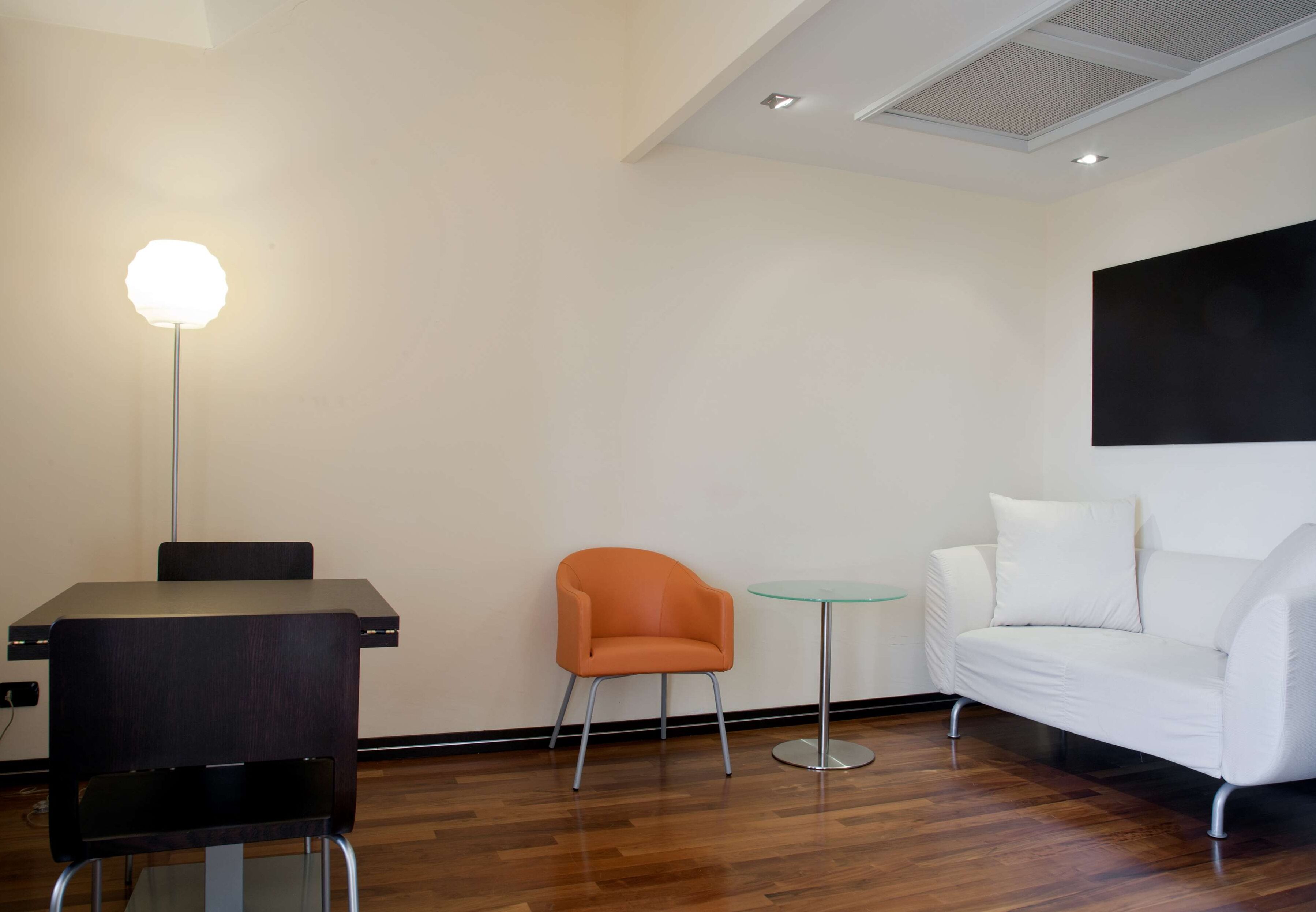 apartment | down duvets, minibar, in-room safe, desk