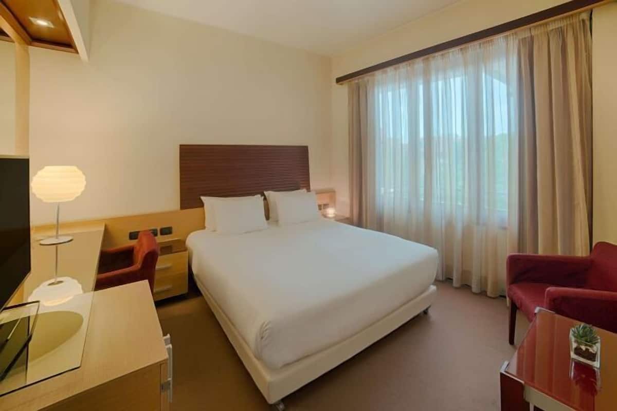 Couette en duvet d'oie, minibar, coffres-forts dans les chambres, bureau