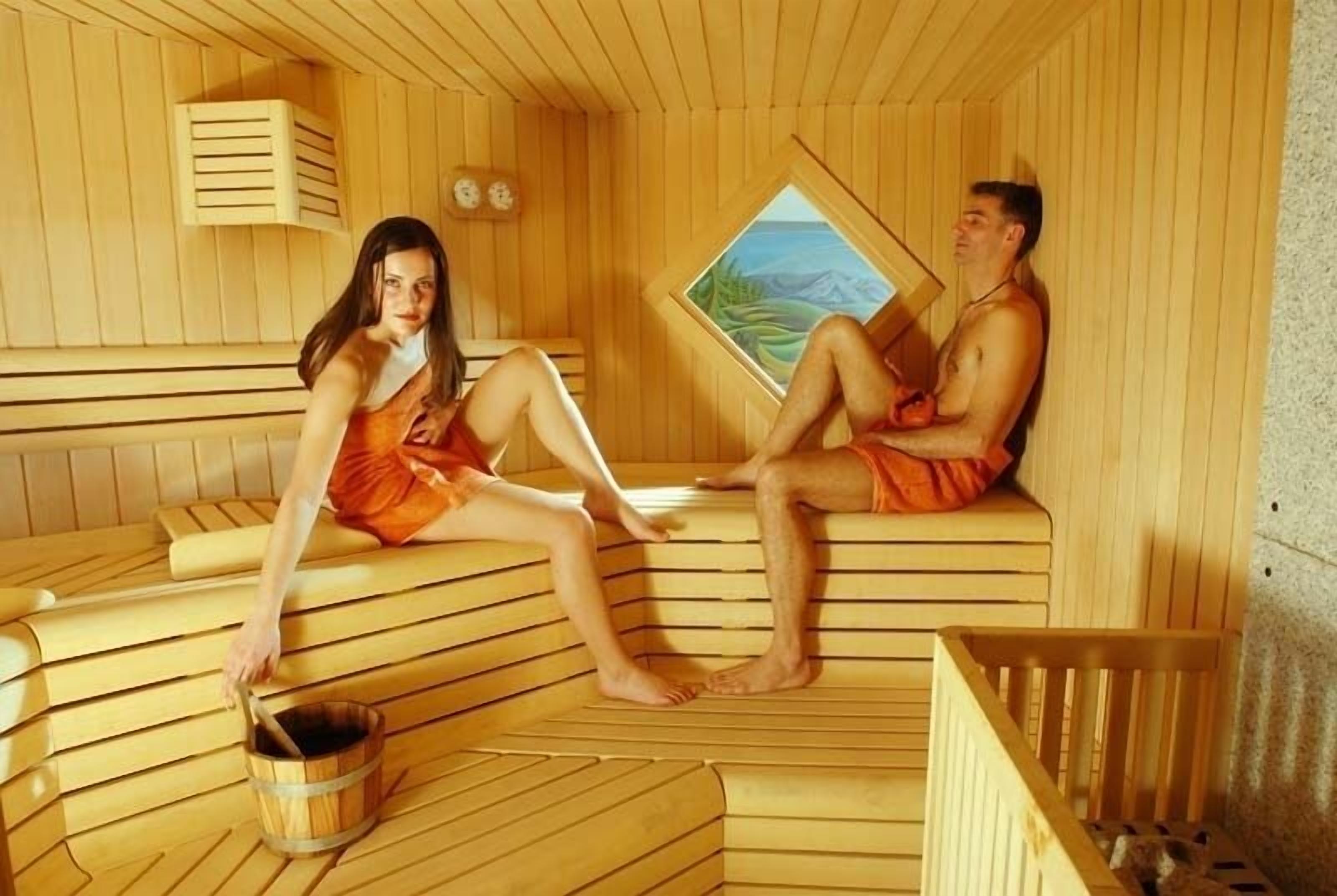 sauna, hot tub, turkish bath/hammam, body treatments, aromatherapy