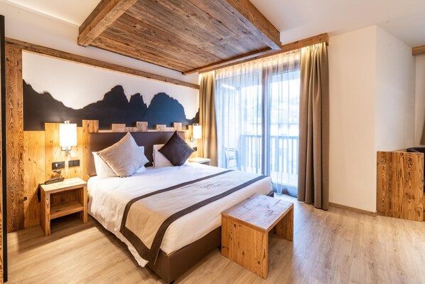 In-room safe, desk, soundproofing, free WiFi