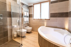 Hair dryer, towels - Lady Maria Hotel & Resort (Borgo d'Anaunia)