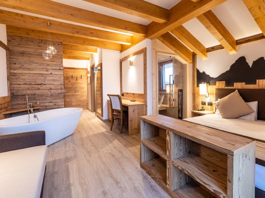 In-room safe, desk, soundproofing, free WiFi