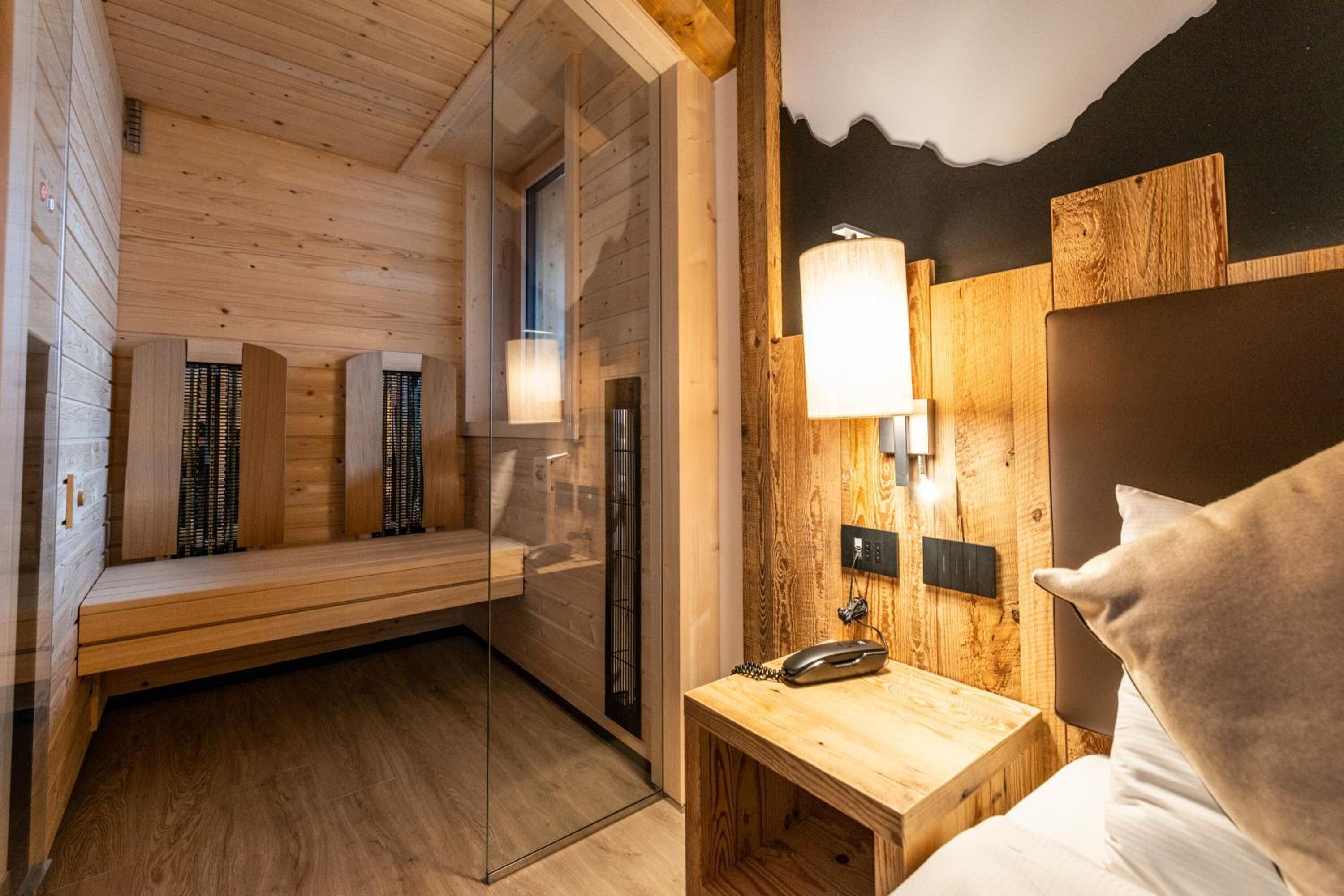 in-room safe, desk, soundproofing, free wifi