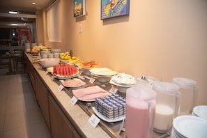 Gratis komplett frukost varje dag 