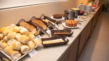 Tägliches inbegriffenes großes Frühstück