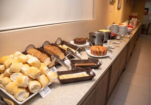 Petit déjeuner complet compris tous les jours