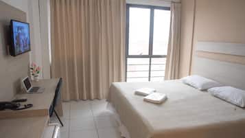 Minibar, escritorio, cortinas blackout y wifi gratis