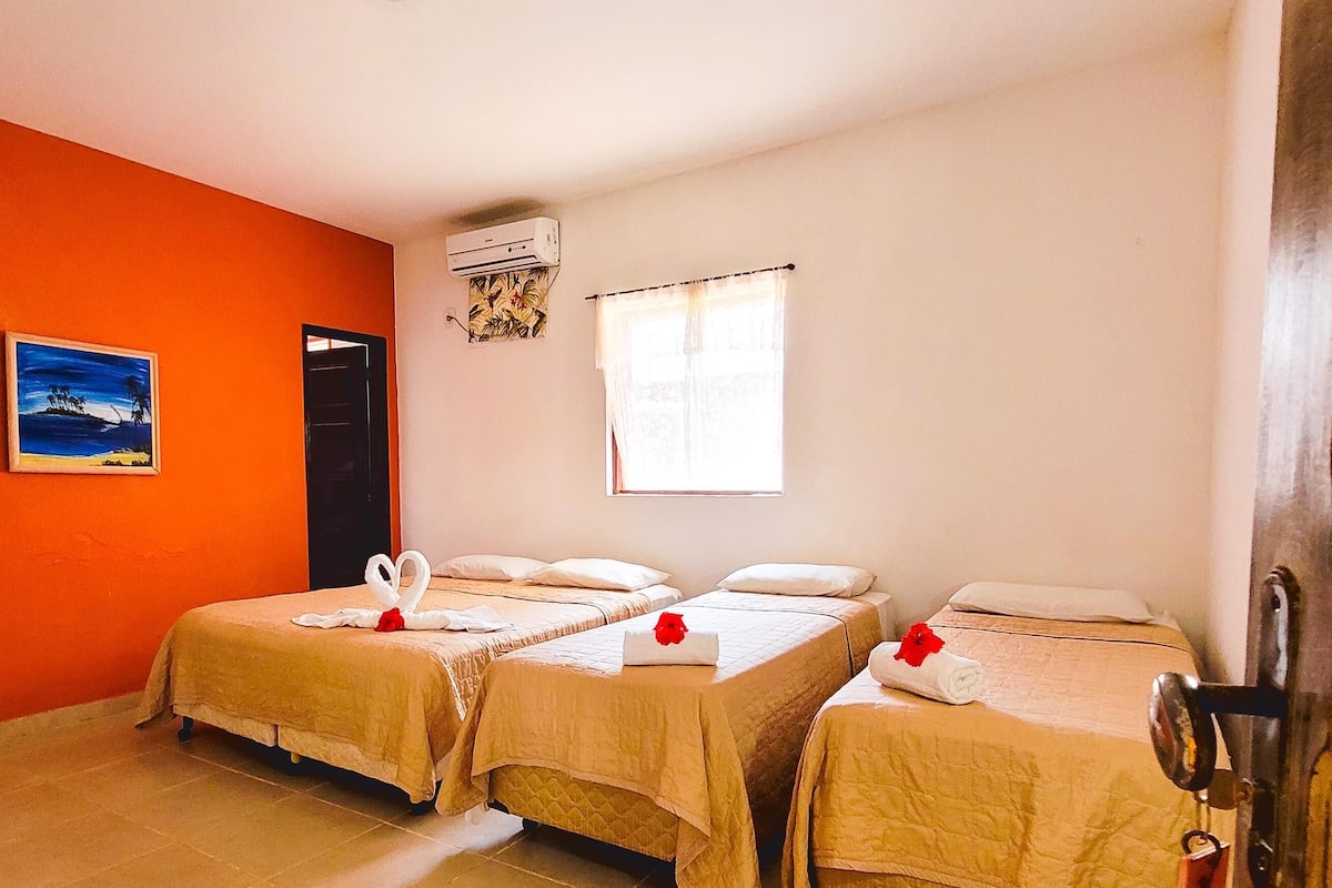 Minibar, brankas, tempat tidur bayi gratis, dan Wi-Fi gratis