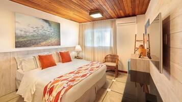 Minibar, decoración personalizada, muebles diferentes y wifi gratis