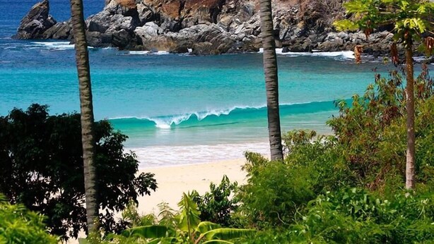 Beach nearby - Pousada Mana (Fernando de Noronha)