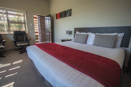 Mountain View Suite | 1 bedroom, desk, soundproofing, iron/ironing board