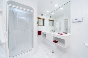 Executive Suite (Adults Only) | Bathroom | Separate bathtub and shower, jetted bath, free toiletries, hair dryer