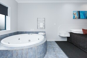 Indoor spa tub
