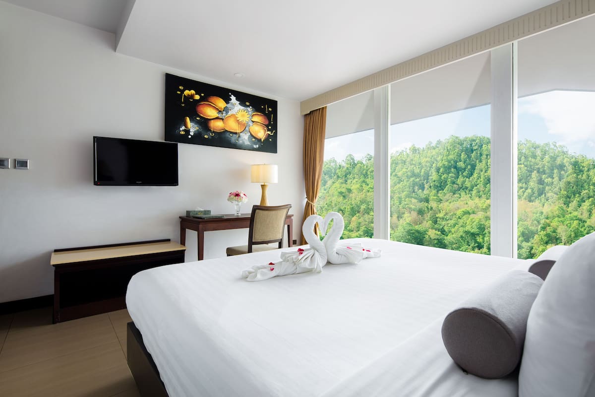 Family Suite | 1 bedroom, premium bedding, minibar, in-room safe