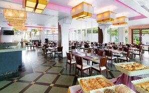 2 Restaurants, Frühstück, Mittagessen, Abendessen, internationale Küche