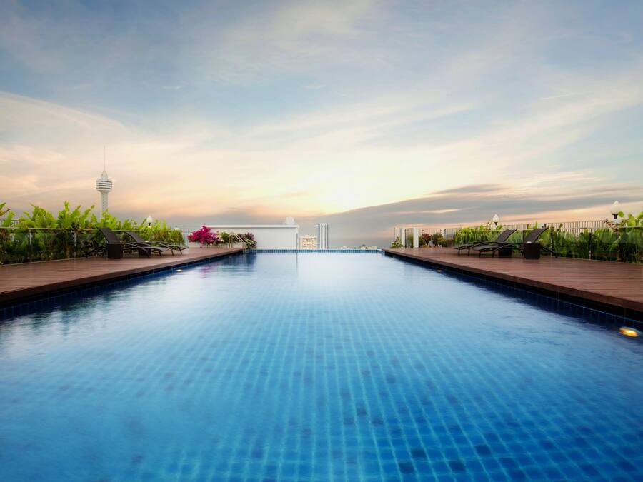 3 outdoor pools, sun loungers